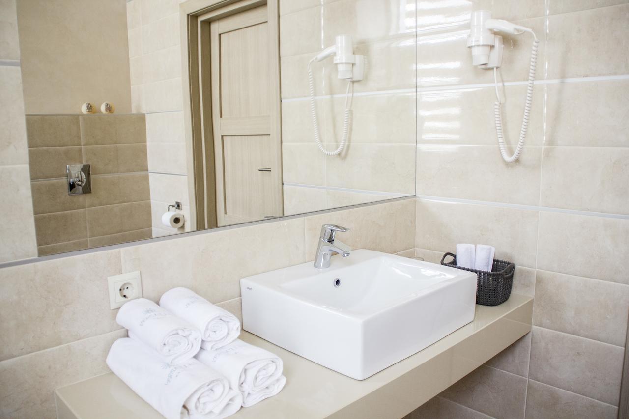 Hotel Versailles Lutsʼk Zimmer foto