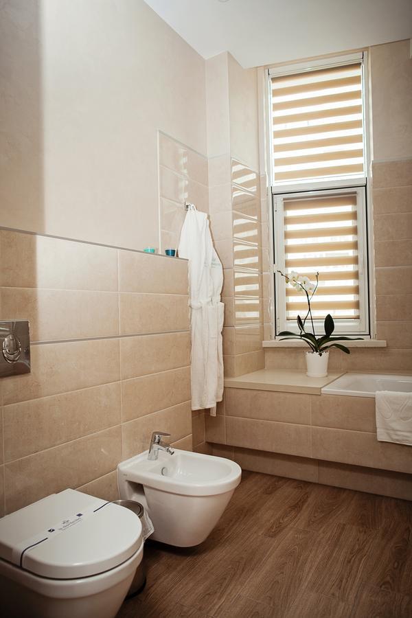 Hotel Versailles Lutsʼk Exterior foto